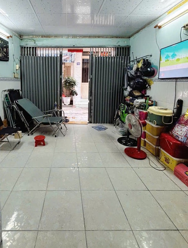 Bán nhà nhỏ 3 tầng tại Văn Thân, Quận 6, TP.HCM, 3ty8x